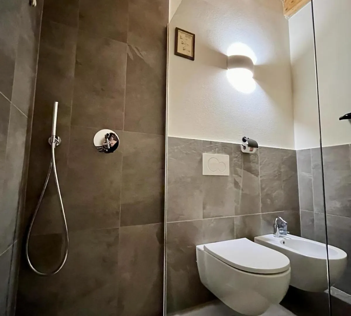 La Corte Del Governo 565 Lezzeno Bed & Breakfast